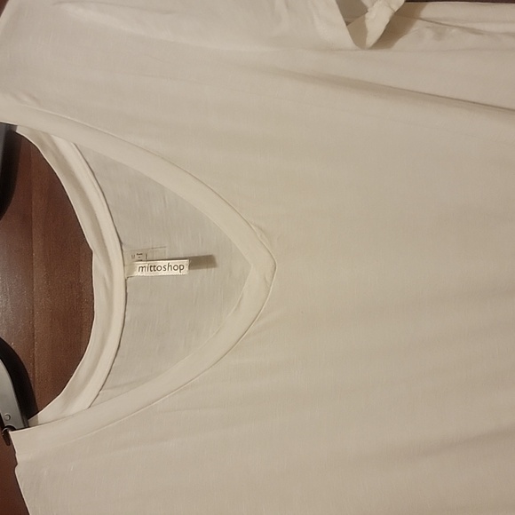 White T-Shirt With Knot - Picture 3 of 5